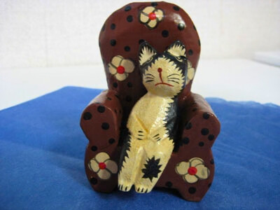 腰かけ猫